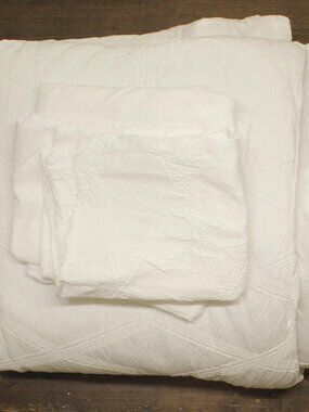 Hallmart Collectibles Goranna 9-Piece Comforter Set 89992 White Queen